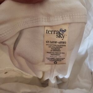 Terra & Sky Classic White Pull On Capris